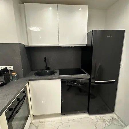 36mt2 A 5 Min A Pied Boulevard De Belgique Mc Beausoleil